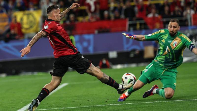 必一运动(B-Sports)官方网站关于我们配图——运动人群在户外场地训练